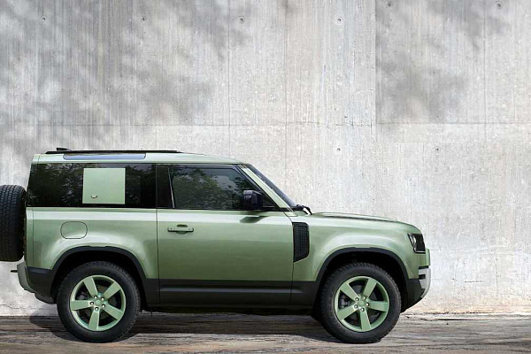 Юбилейная версия Land Rover Defender 2023